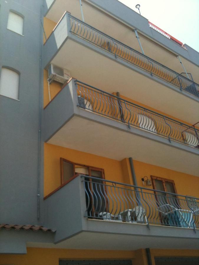 גיארדיני נאקסוס Residence La Fenice Ff מראה חיצוני תמונה