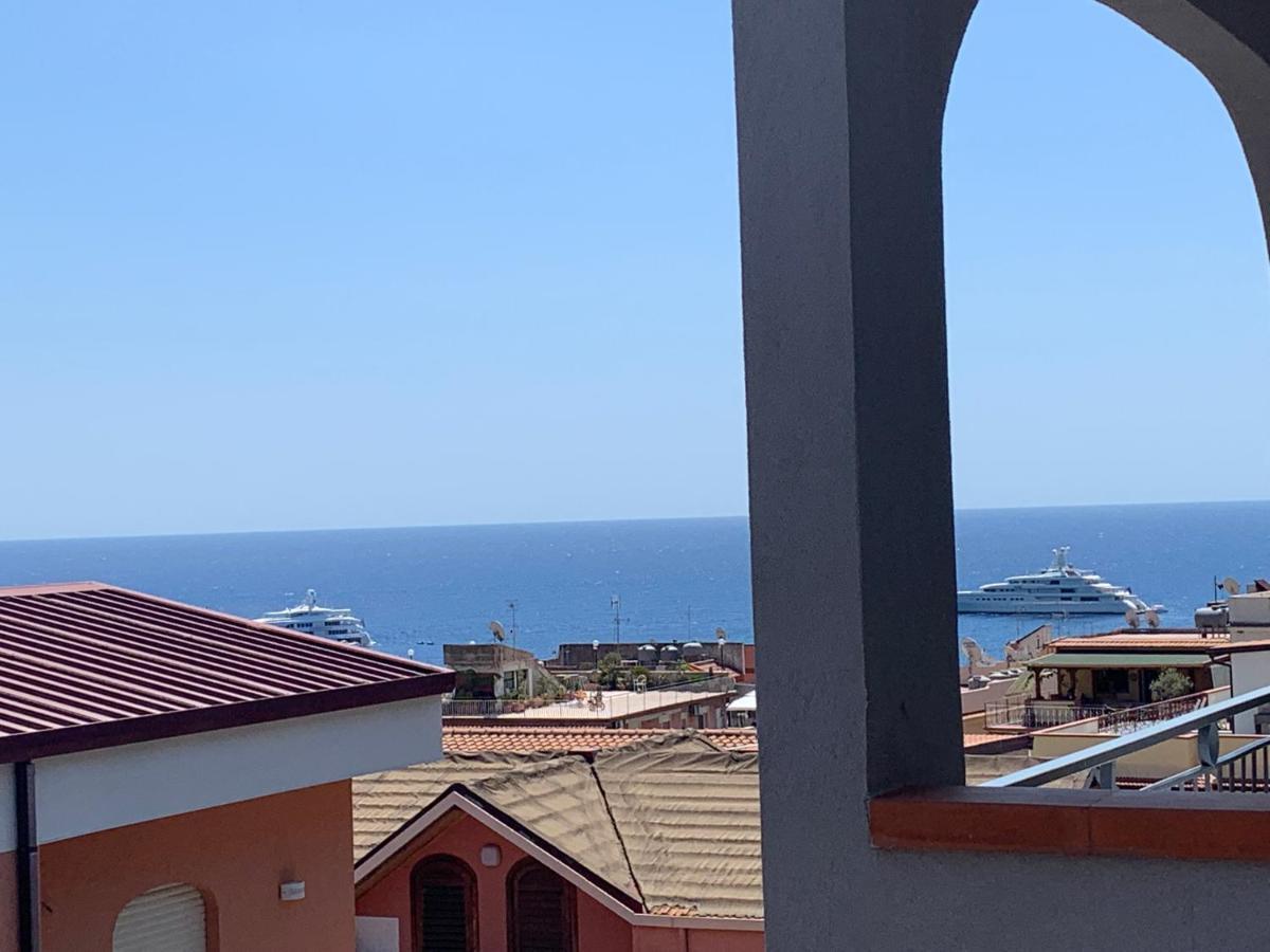 גיארדיני נאקסוס Residence La Fenice Ff מראה חיצוני תמונה